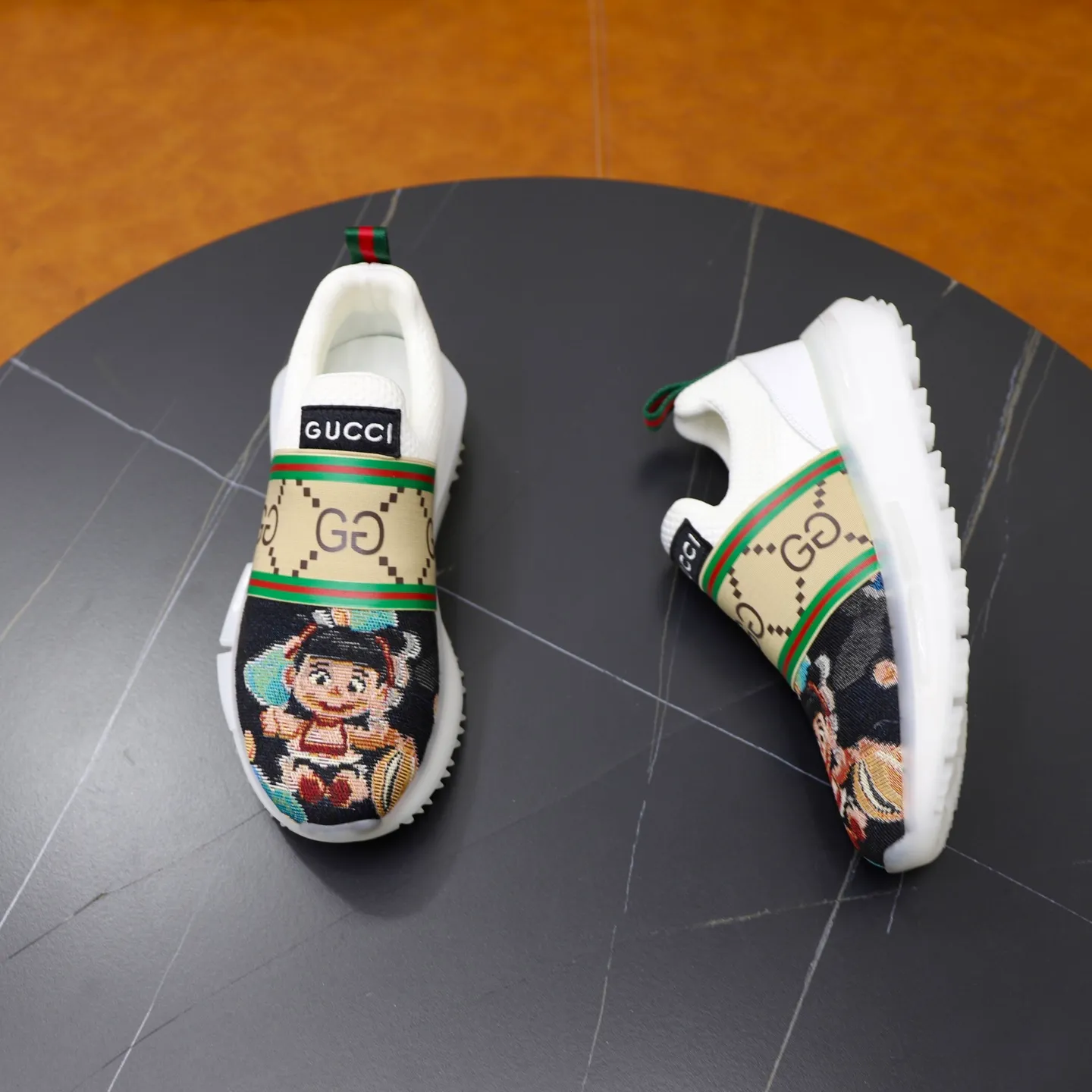 Ex-factory price: 462💰🙅‍♂️🙅‍♂️🙅‍♂️ Brand: GUCCI Standard code: 38-44 (45 customized) Grade: Same as the official website Material: Original knitted fabric Comfortable and breathable lining Lightweight and wear-resistant sports outsole Style category: Men's fashionable casual shoes Running sneakers Distinguished luxury brand elements Top luxury Color: actual picture color